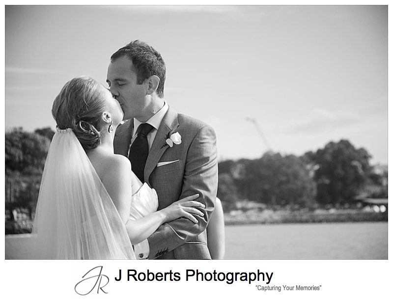 Couple kissing in B&W - wedding photography sydney